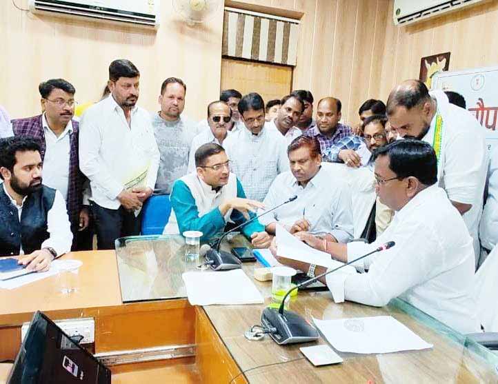 मुख्यमंत्री की घोषणा से प्रत्येक पंचायत  को मिले 5-5 लाख - कांग्रेस