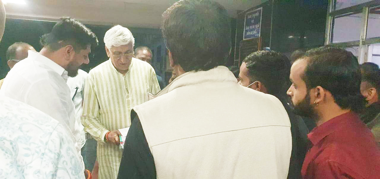 तृतीय एवं चतुर्थ श्रेणी के रिक्त पदों पर नियमितकर्मी के रूप में भर्ती की मांग