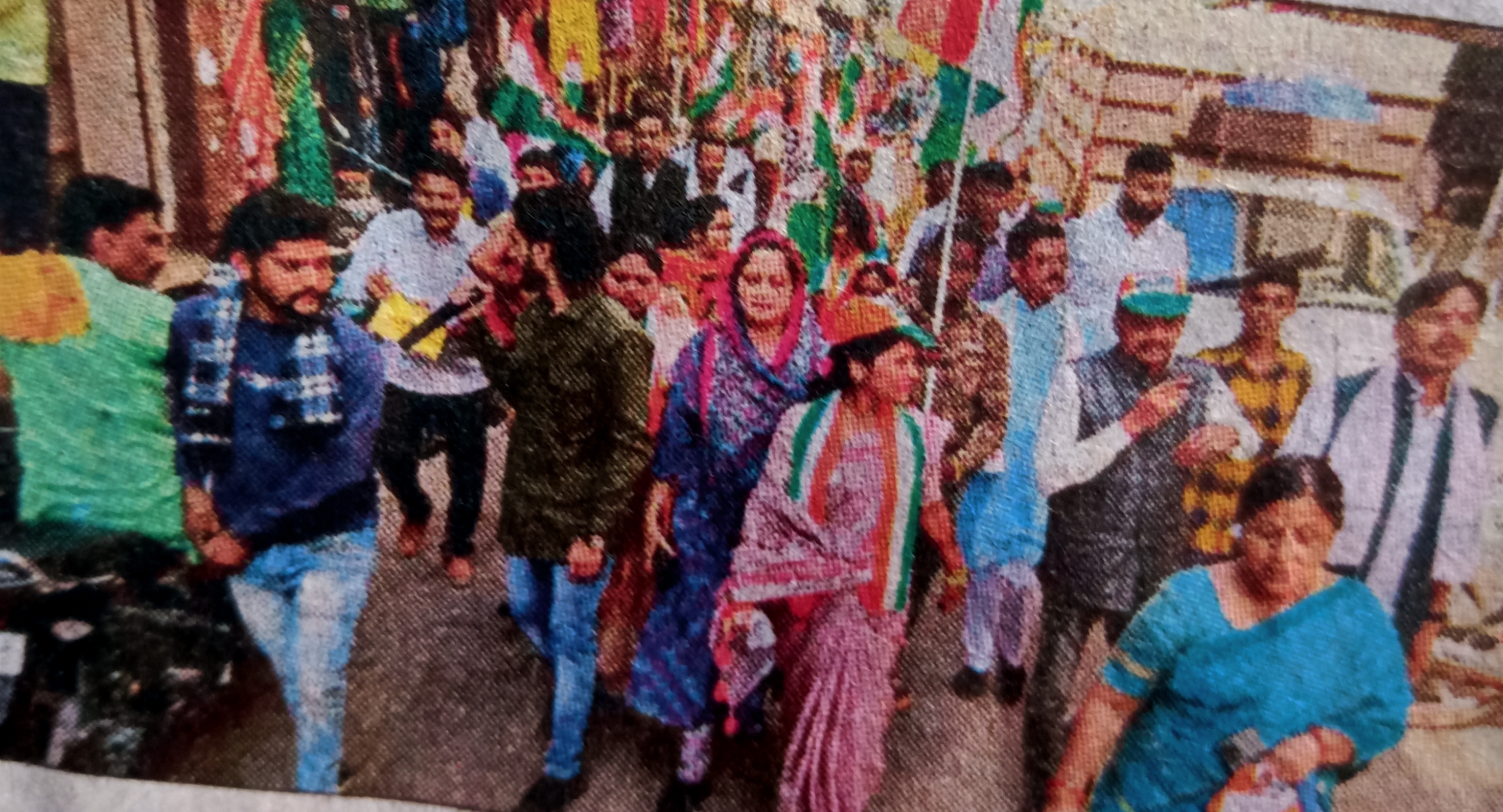 हाथ से हाथ जोड़ो यात्रा में विधायक घर-घर पहुंच रही