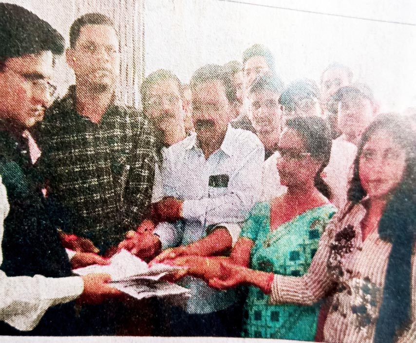 स्वास्थ्य कर्मियों की मांगों को लेकर एकदिवसीय हड़ताल