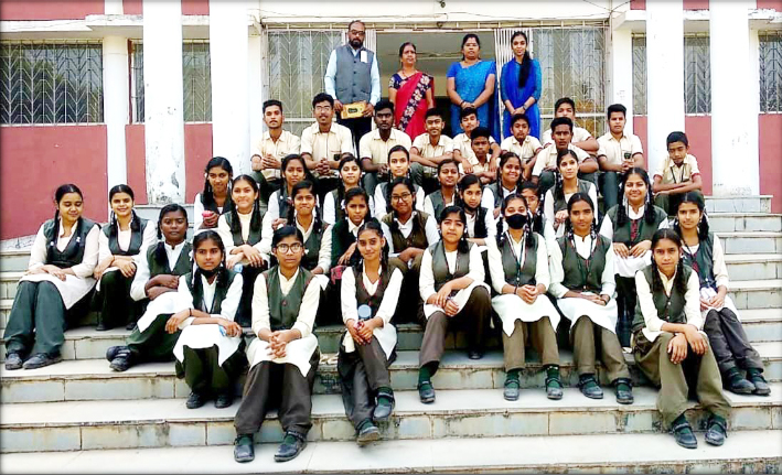 अजीज पब्लिक स्कूल का शैक्षिक भ्रमण