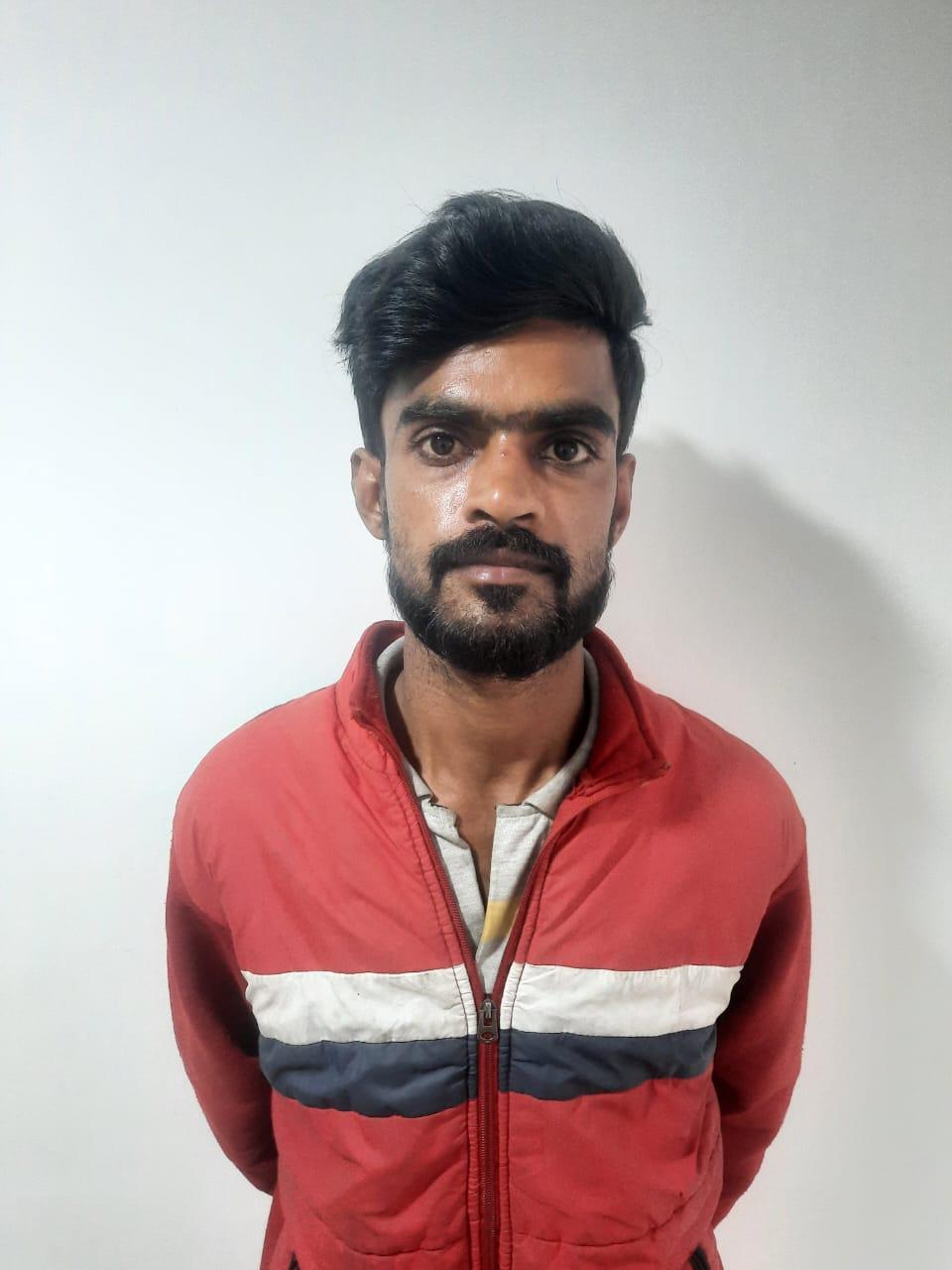 मात्र दो हजार की ठगी करने वाले आसिफ पकड़ा गया, डॉक्टर बता कर करता था धोखाधड़ी