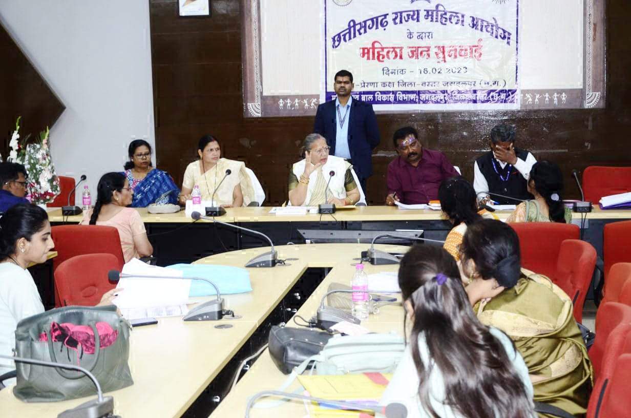 पिता की मृत्यु के बाद अनुकंपा नियुक्ति के लिए बेटी को हाईकोर्ट में वाद दायर करने की सलाह