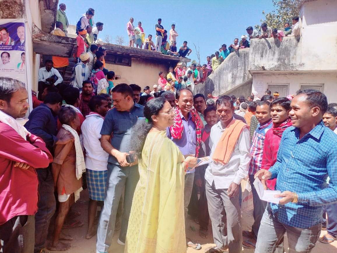 किसान अपने ही पैसे निकालने  के लिए भटक रहे-लता उसेंडी