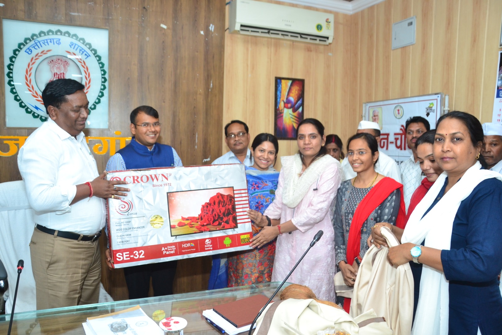 बच्चों की शिक्षा के लिए स्मार्ट टीवी का दान