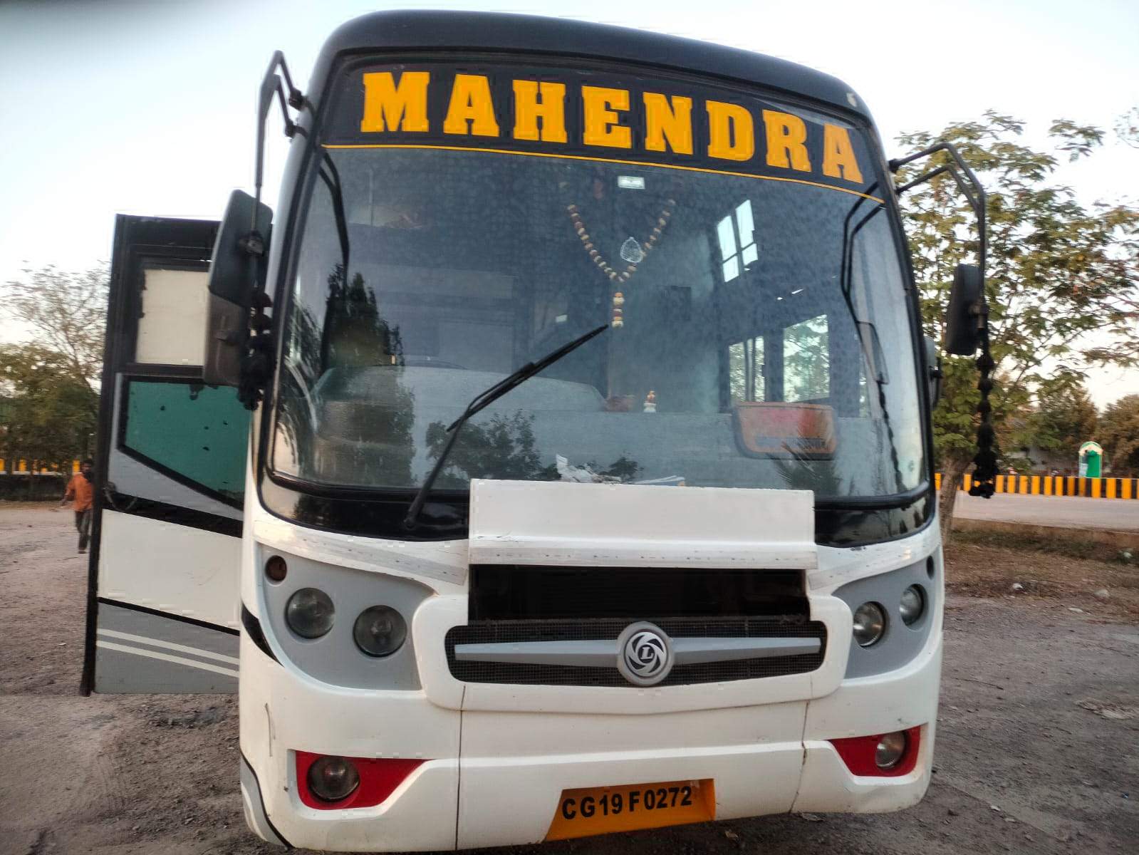 यात्री बस ने बाइक को मारी टक्कर, चालक की मौत