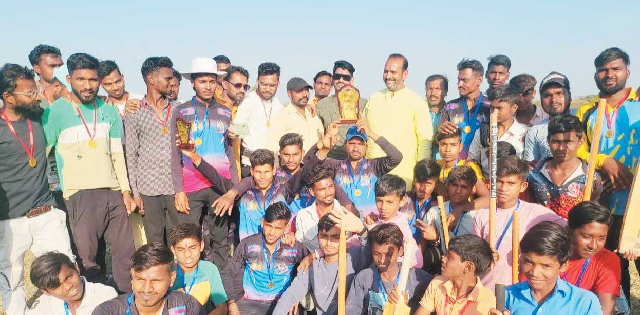  क्रिकेट प्रतियोगिता में योगेश हुए शामिल