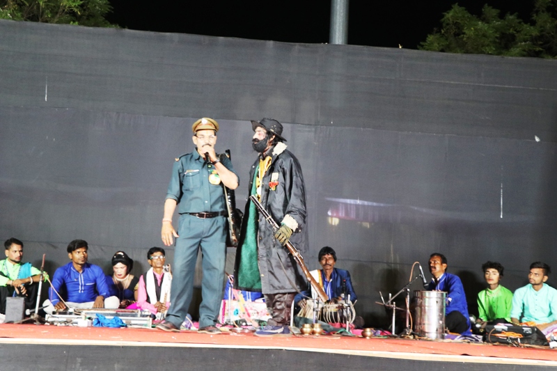 75 पार हो चुके पद्मश्री डोमार खूब जमे डाकू सुल्ताना बनकर