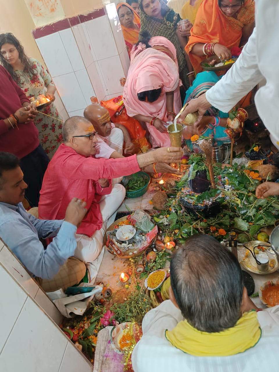 शिव मंदिर में उमड़े श्रद्धालु,रुद्राभिषेक-सुंदरकाण्ड पाठ