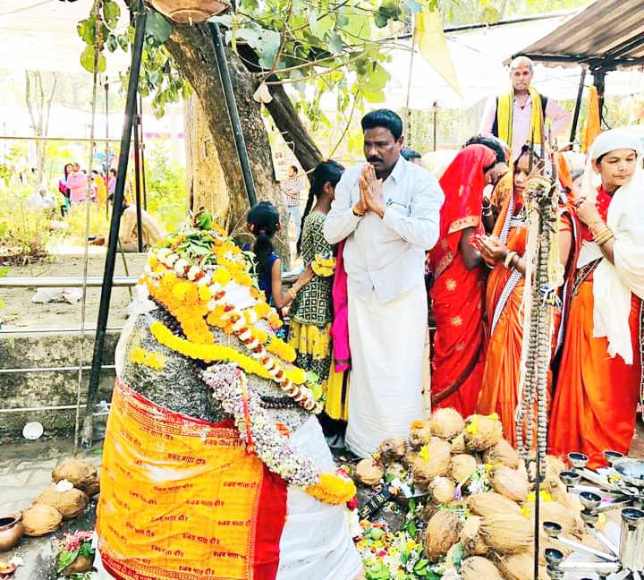 पूर्व विधायक श्रवण ने कोटेश्वर महादेव की पूजा अर्चना की