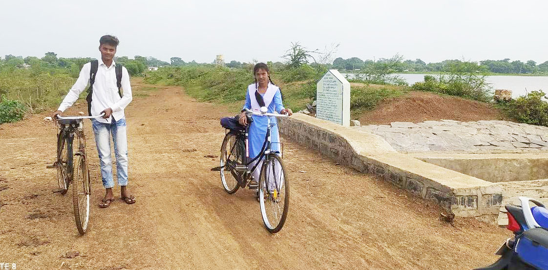 मनरेगा से बनी पुलिया ने दो गांवों की मुश्किल राहों को कर दिया आसान