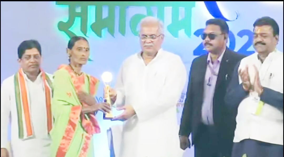 शांतिबाई को मुख्यमंत्री ने किया सम्मानित, 24 को आवास आबंटन