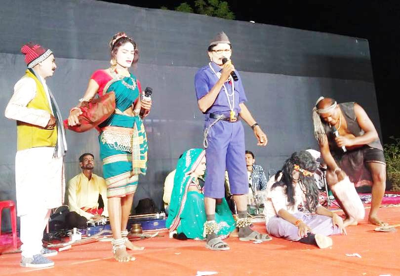 कलाकारों ने कर्ज के जंजाल जैसी बुराईयों पर किया चोट