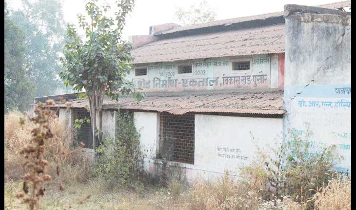 झारा शिल्प विकास के लिए बना वर्क शेड बदहाल