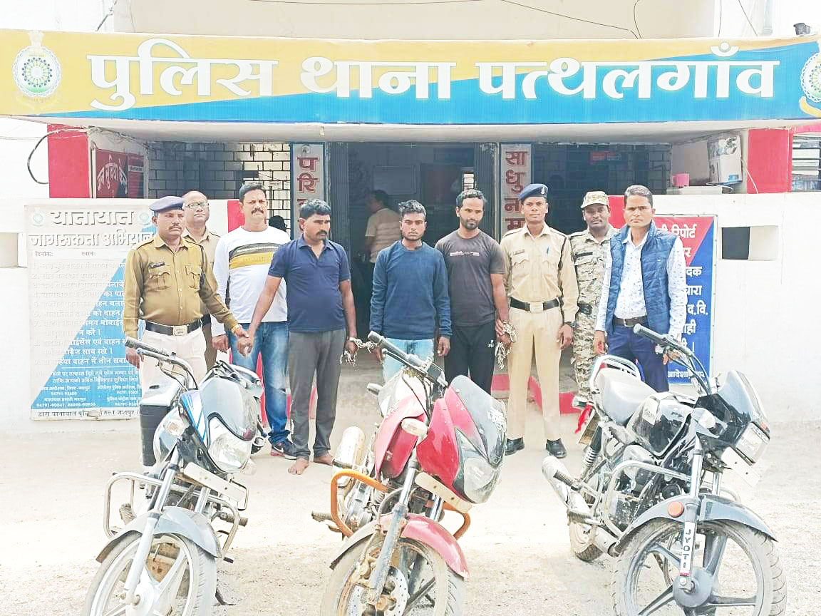 कारोबारी से 5 लाख की लूट, एक नाबालिग समेत 4 गिरफ्तार