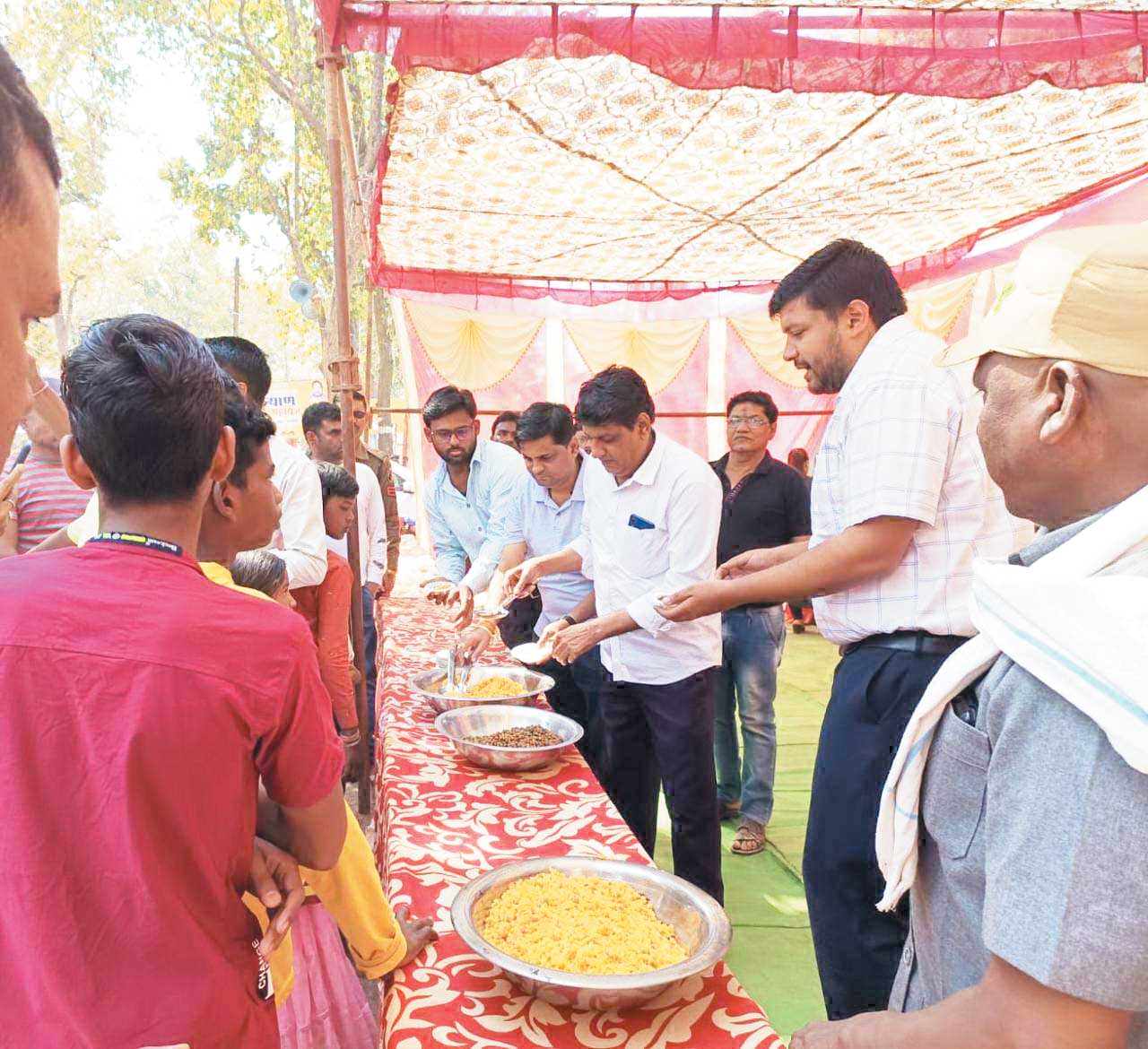 महाशिवरात्रि पर रोहरा परिवार द्वारा भंडारे का आयोजन, कलेक्टर ने किया शुभारंभ महाशिवरात्रि पर रोहरा परिवार द्वारा भंडारे का आयोजन, कलेक्टर ने किया शुभारंभ