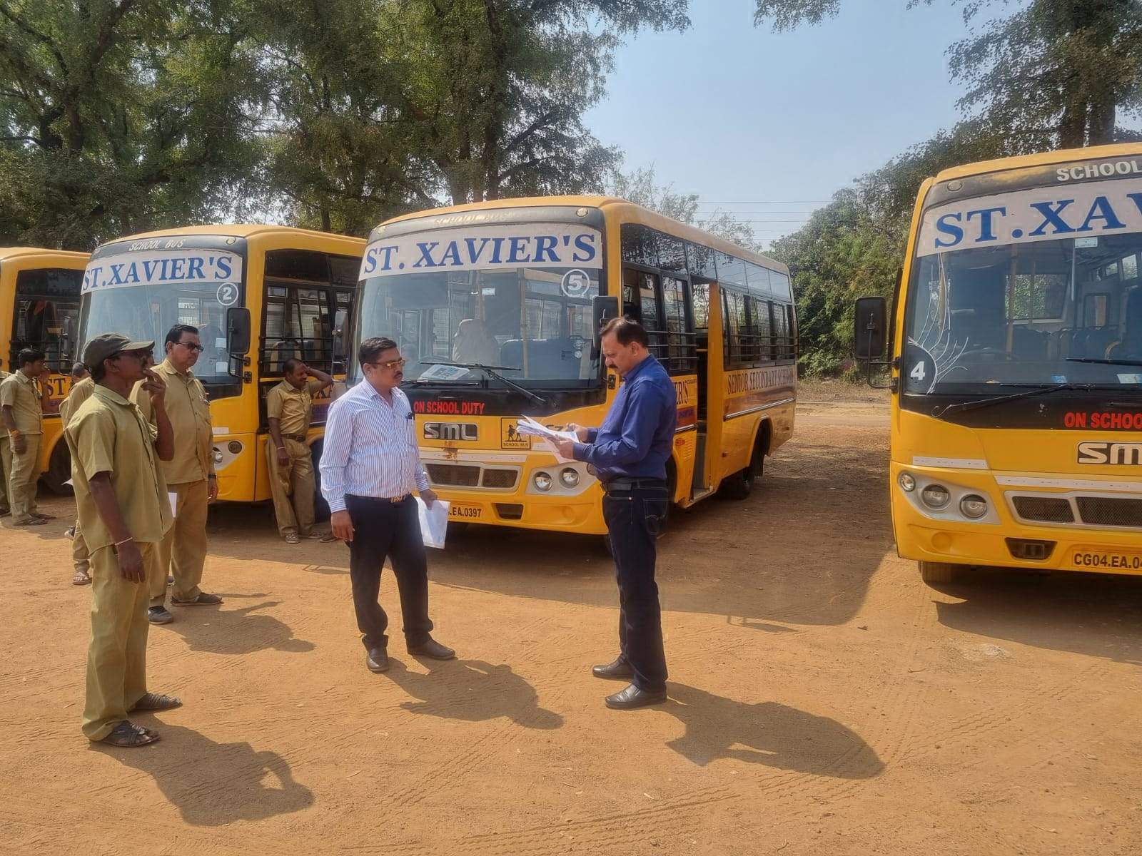 28 स्कूली बसों की जांच में 18 में मिली कैमरा- अग्निशमन यंत्र खराब