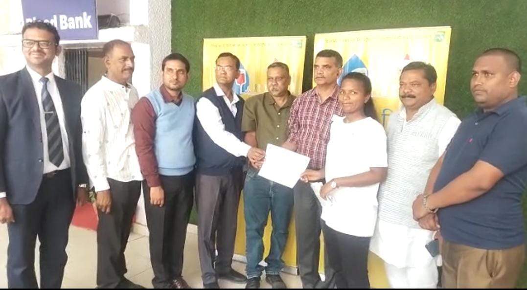 मेडिकल कॉलेज अस्पताल में 100 यूनिट रक्तदान मेडिकल कॉलेज अस्पताल में 100 यूनिट रक्तदान