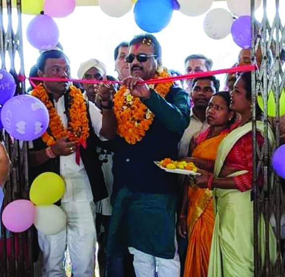 कोलेंग के नए छात्रावास  का शुभारंभ