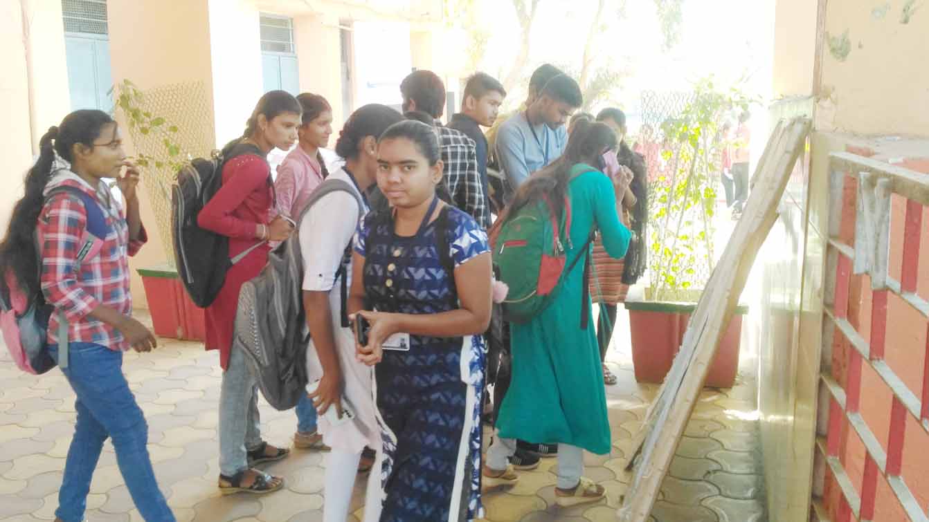 टाइम टेबल आते ही कॉलेज में वार्षिक परीक्षा की तैयारी शुरू