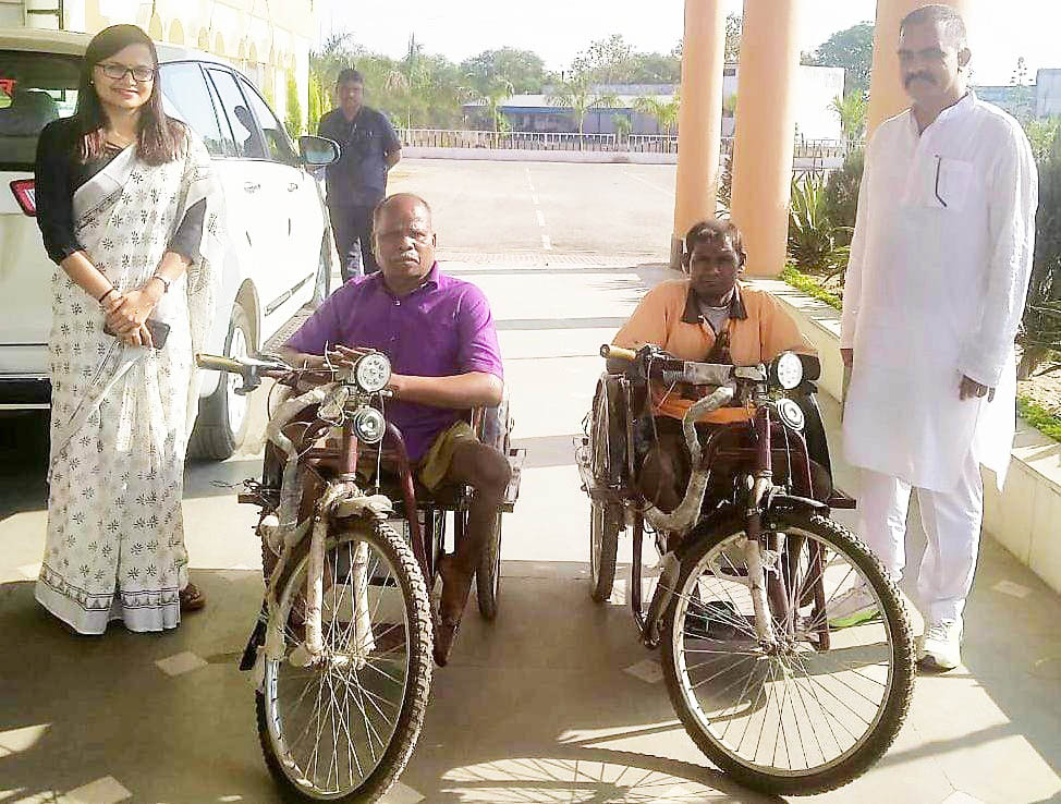 जनदर्शन में मिली मोटराइज्ड ट्राइसायकिल जनदर्शन में मिली मोटराइज्ड ट्राइसायकिल