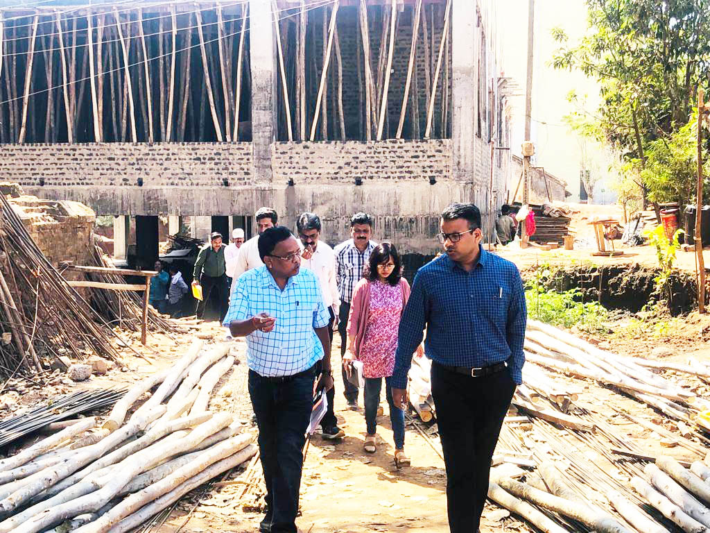 कलेक्टर ने विकास कार्यों का किया निरीक्षण