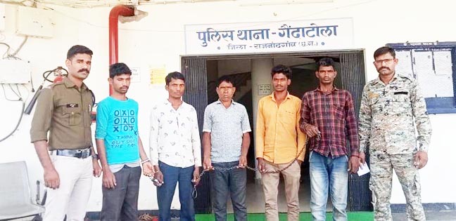 दो दर्जन मवेशी संग पांच तस्कर पकड़ाए