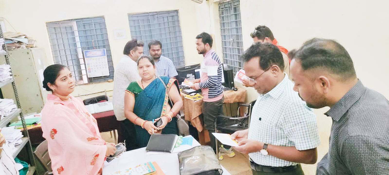 साफ-सफाई एवं नस्तियों को व्यवस्थित रखने दिए निर्देश