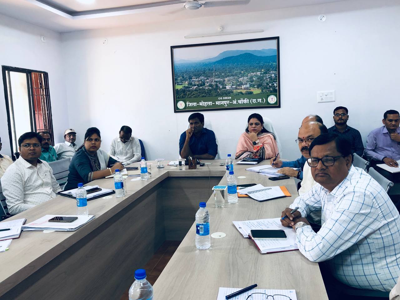 ग्रामीणों को योजनाओं से लाभान्वित करने की जरूरत - कलेक्टर