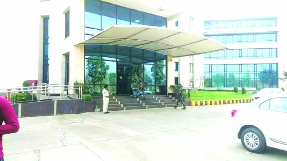 श्रम अफसरों से पूरी रात पूछताछ सुबह पर्यावास भवन फिर पहुंची ईडी