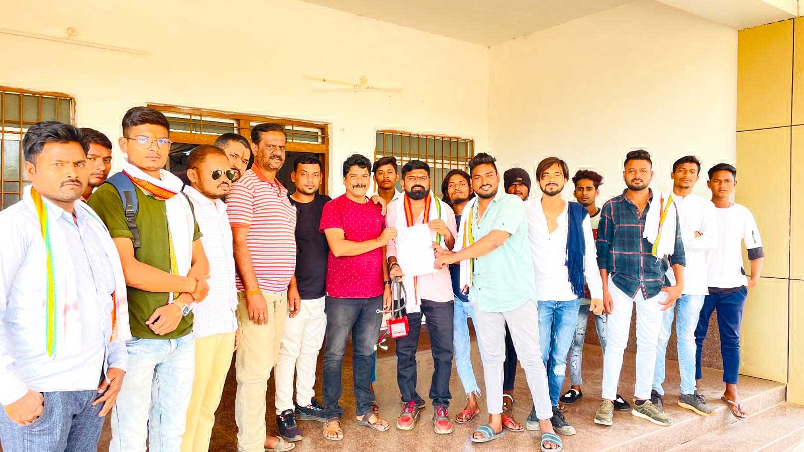 बढ़ती दुर्घटनाओं को रोकने युवा कांग्रेस ने एसपी को सौंपा ज्ञापन, चक्काजाम की चेतावनी