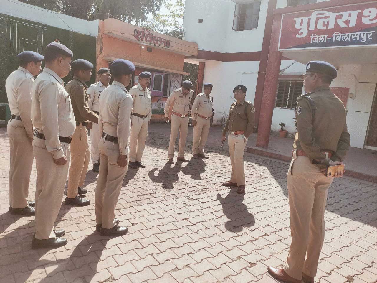 दो अनुशासनहीन पुलिस कर्मी निलंबित, एक अन्य लाईन अटैच