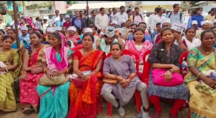 वेतन विसंगति दूर करने शिक्षक फेडरेशन का धरना-प्रदर्शन