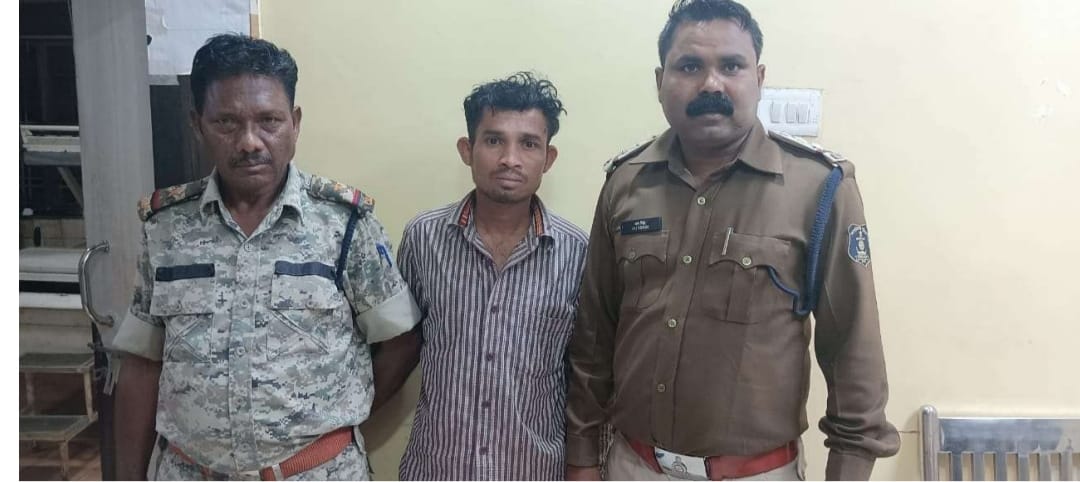 दोस्ती का उठाया फायदा, घर बुलाकर रेप, बंदी