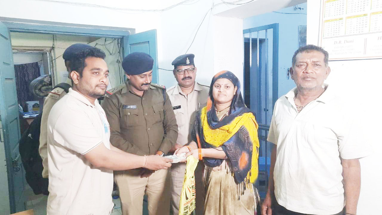 महिला के गुम हुए 50 हजार को पुलिस ने किया वापस