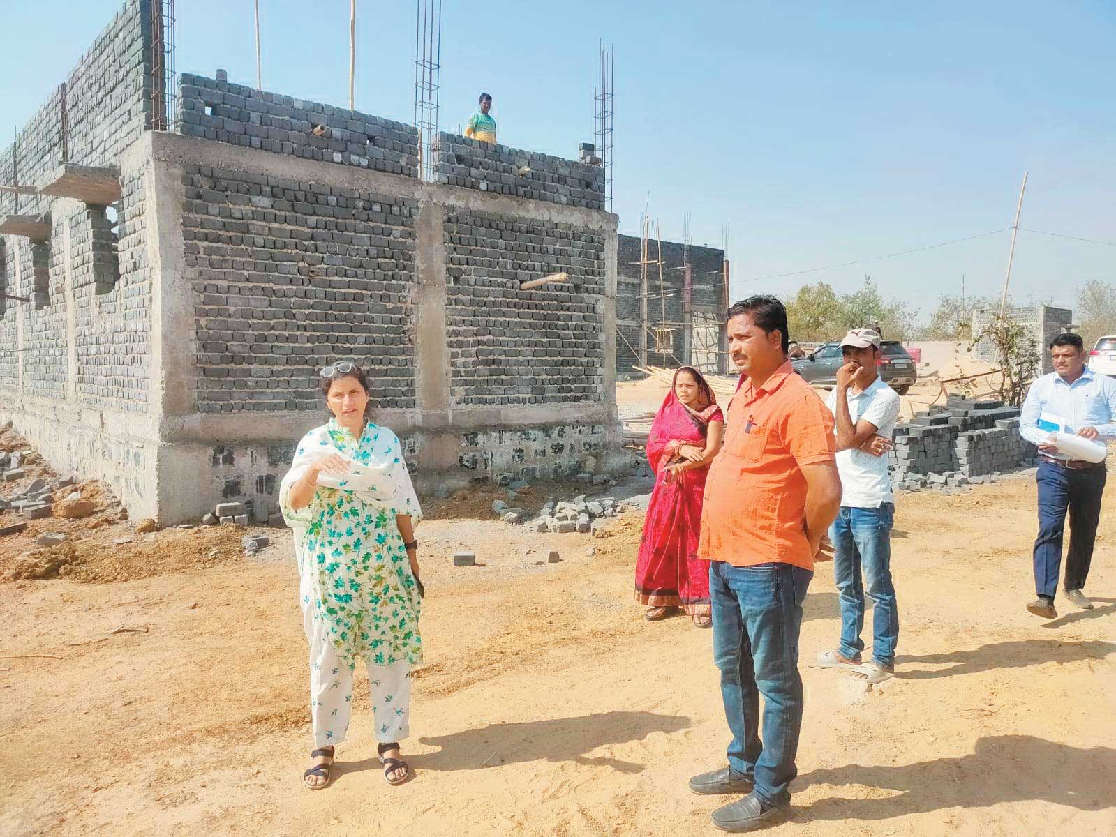 कलेक्टर ने बिलाईगढ़ में रीपा योजना के कार्यों का किया निरीक्षण कलेक्टर ने बिलाईगढ़ में रीपा योजना के कार्यों का किया निरीक्षण