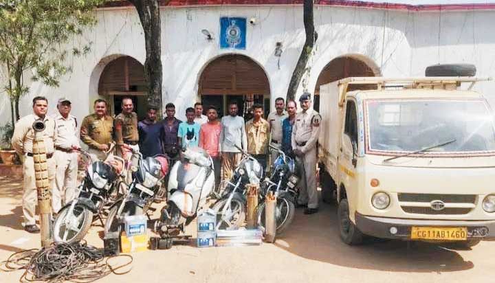 चोरी का खुलासा, 6 गिरफ्तार चोरी का खुलासा, 6 गिरफ्तार