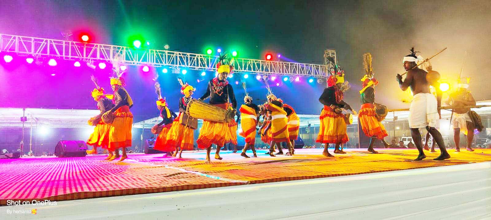 आदिम लोक नृत्य में आदिवासी संस्कृति की झलक