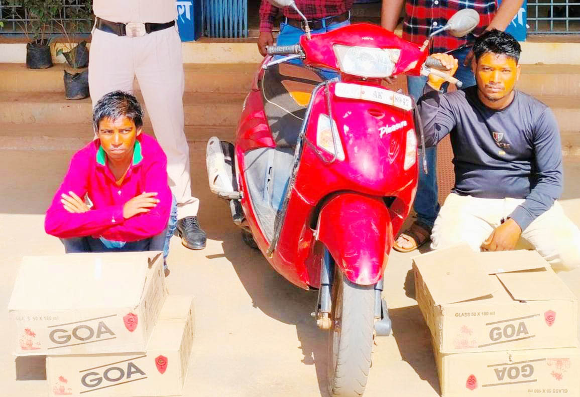 200 पौवा अंग्रेजी शराब संग 2 पकड़ाए