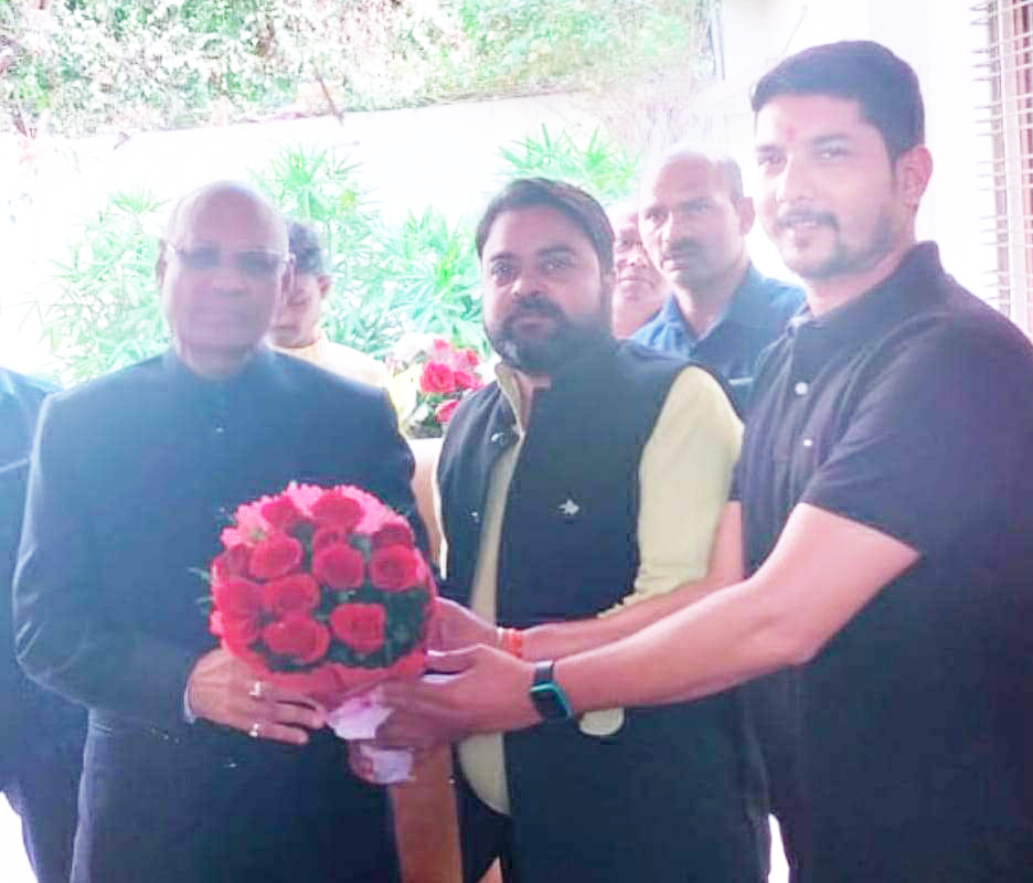 भाजयुमो ने महाराष्ट्र के राज्यपाल से की मुलाकात भाजयुमो ने महाराष्ट्र के राज्यपाल से की मुलाकात