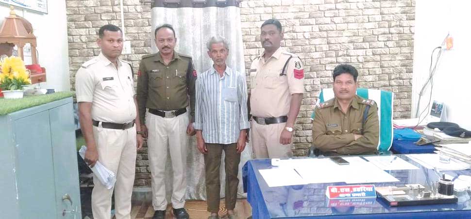 पुसौर में 20 लीटर व छाल में 12 लीटर अवैध शराब जब्त