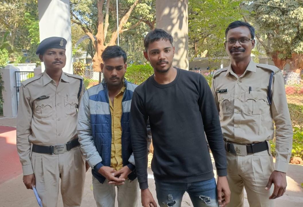 सब्जी की बोरे में छिपा ओडिशा से एमपी ले जा रहे थे गांजा, 2 गिरफ्तार