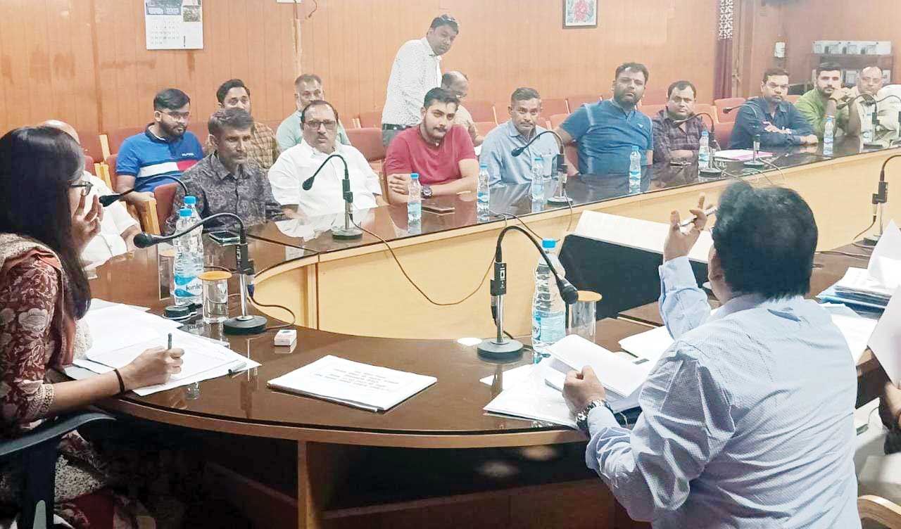 जल जीवन मिशन के कार्यों में लापरवाही बर्दाश्त नहीं-कलेक्टर