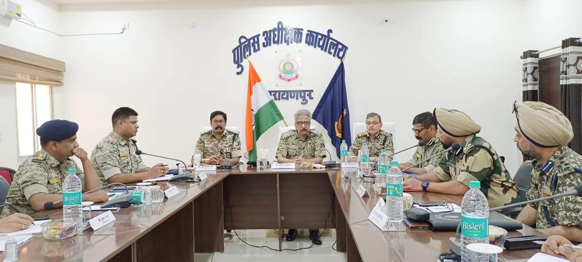 डीजीपी ने की नारायणपुर, कांकेर एवं कोंडागांव के नक्सल अभियान की समीक्षा 