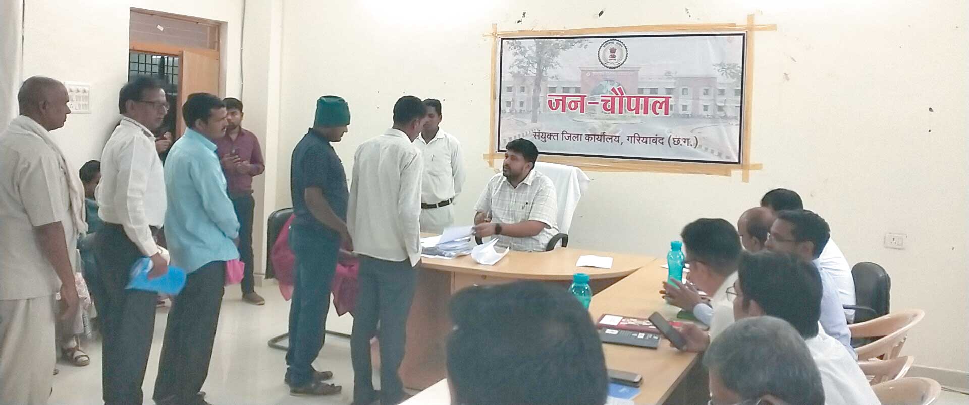 नपं से अलग करने की मांग, कलेक्टर जनदर्शन पहुँचे ग्रामीण नपं से अलग करने की मांग, कलेक्टर जनदर्शन पहुँचे ग्रामीण