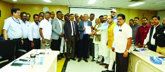 फेडरेशन ने मांग पत्र सीएमडी को सौंपा