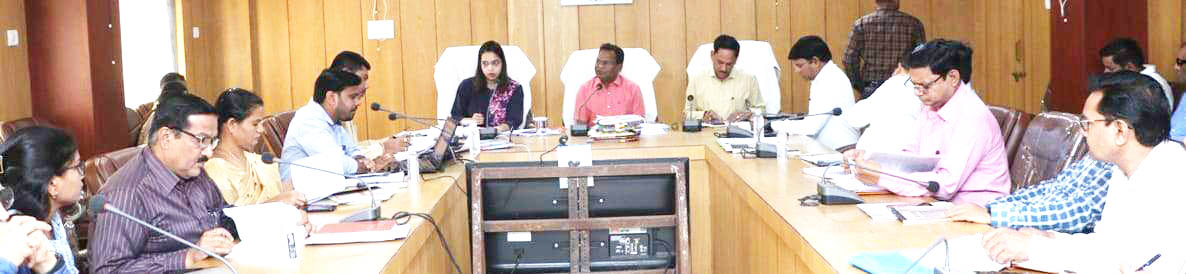 स्वास्थ्य केन्द्रों में मरीजों के लिए बेहतर चिकित्सा सुविधा उपलब्ध हो-कलेक्टर