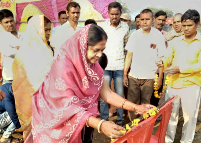 भैसबोड़ में जनपद अध्यक्ष ने किया अमृत सरोवर का भूमिपूजन