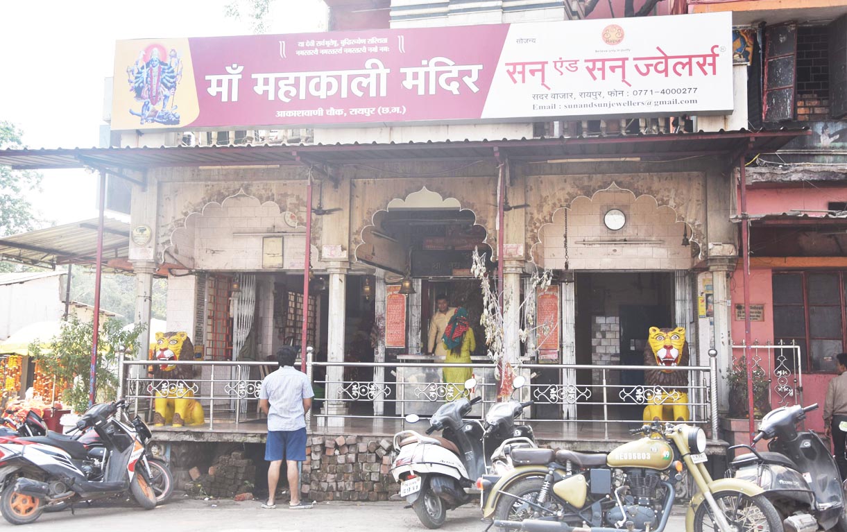 काली मंदिर की चाबियों का गुच्छा छीन कर भागे दो अज्ञात