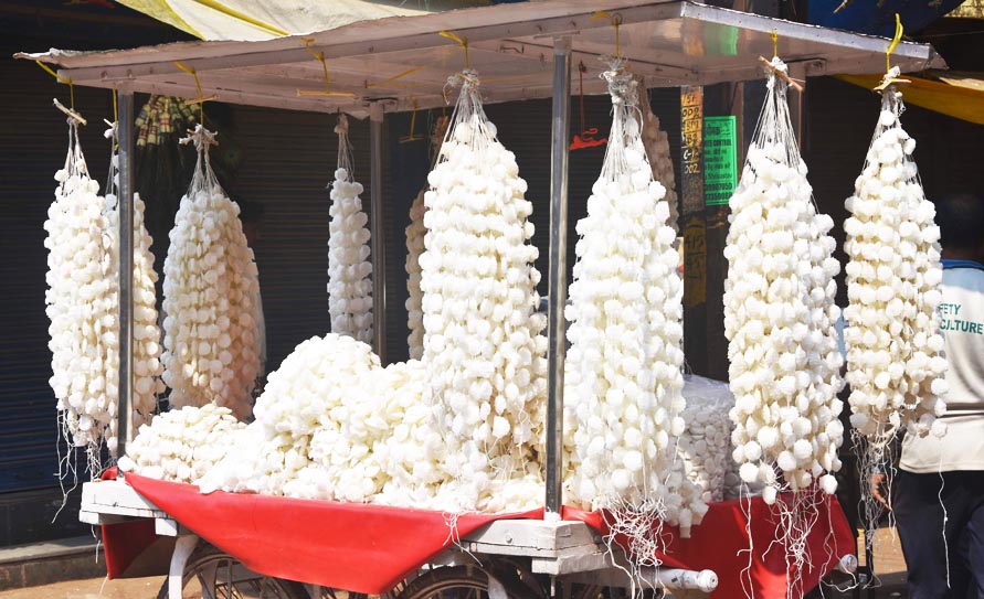 बताशे का हार..